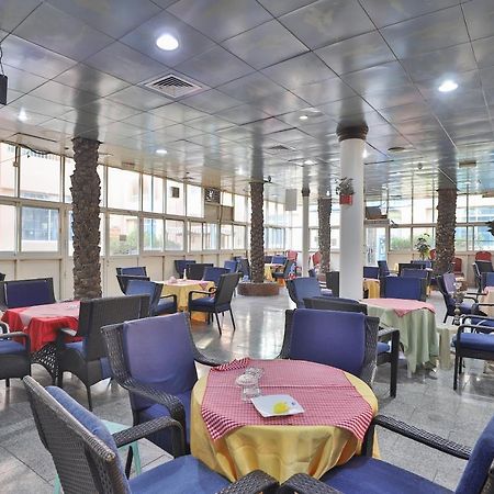Oyo 366 Waves Hotel Ajman Ngoại thất bức ảnh