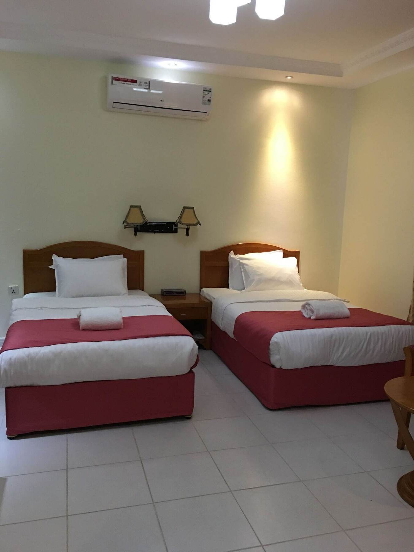 Oyo 366 Waves Hotel Ajman Ngoại thất bức ảnh