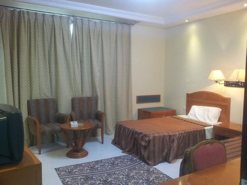 Oyo 366 Waves Hotel Ajman Ngoại thất bức ảnh