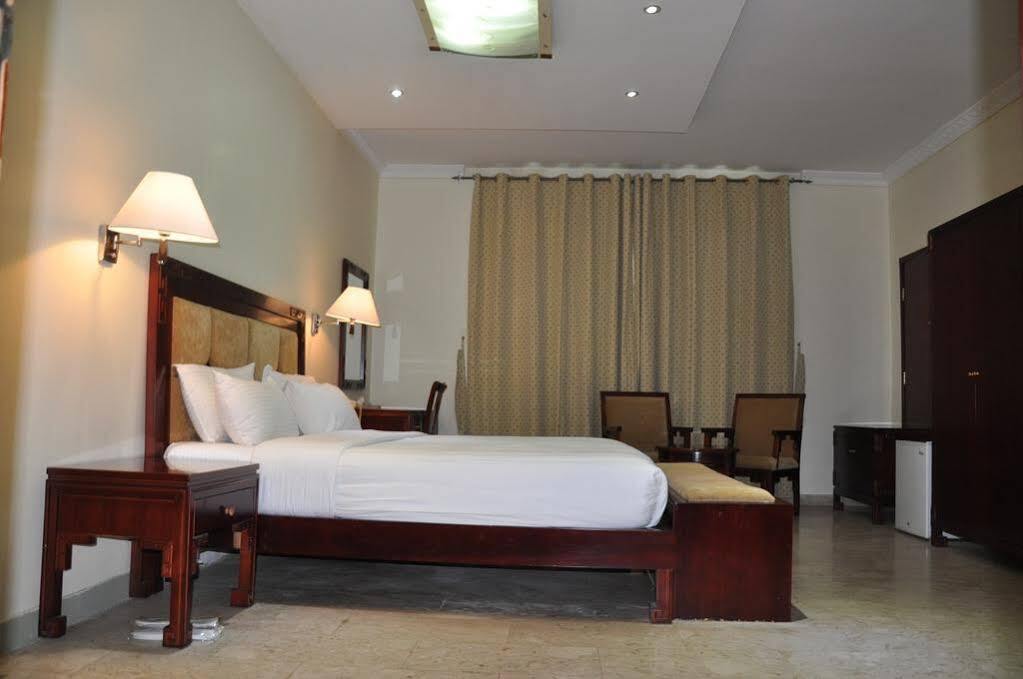 Oyo 366 Waves Hotel Ajman Ngoại thất bức ảnh