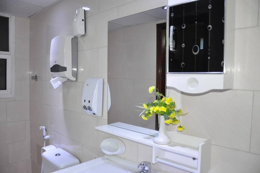 Oyo 366 Waves Hotel Ajman Ngoại thất bức ảnh